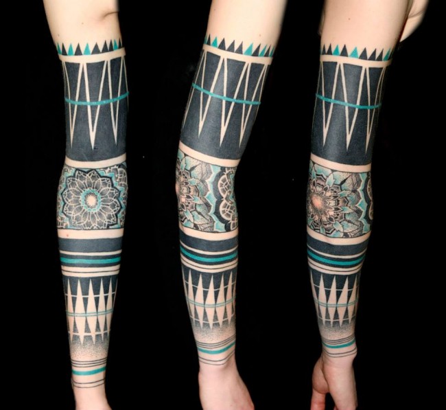 Tatouage rose et boussole