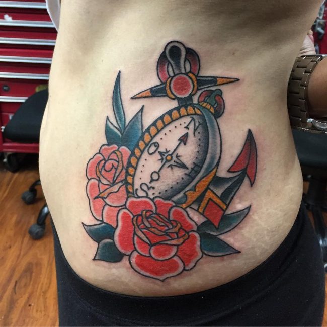 Tatouage rose et boussole_