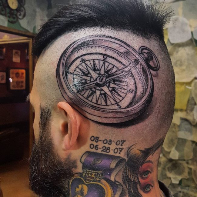 Tatouage rose et boussole_