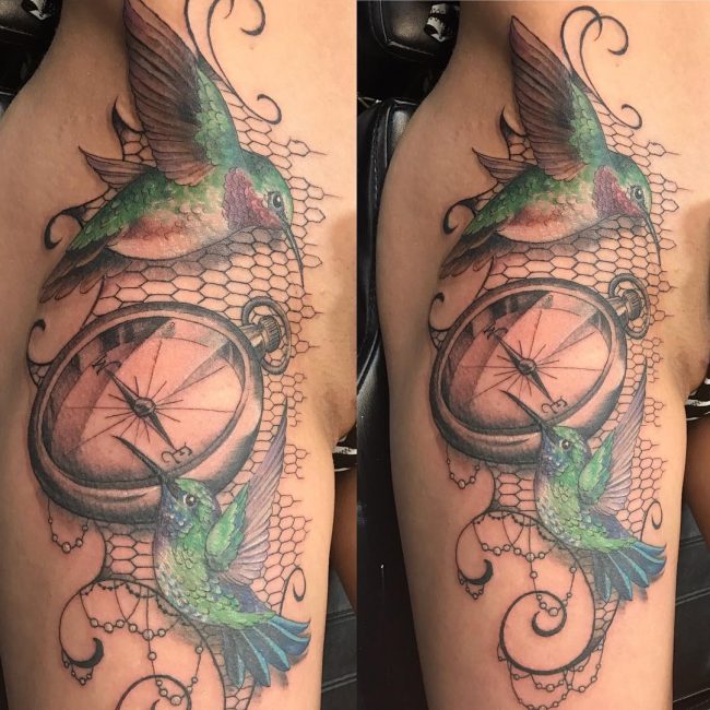 Tatouage rose et boussole_