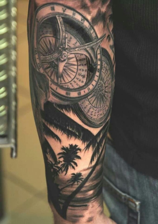 Tatouage rose et boussole