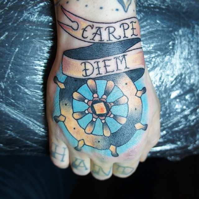 tatouage de carpe diem