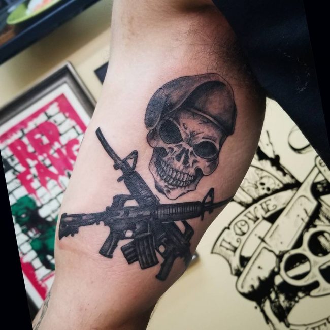 Tatouage Biceps Intérieur 100