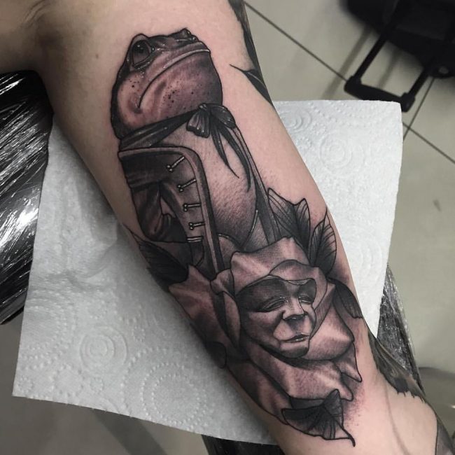 Tatouage intérieur des biceps 102