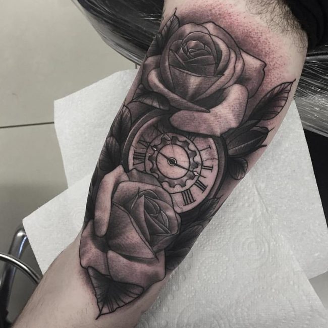 Tatouage intérieur des biceps 104