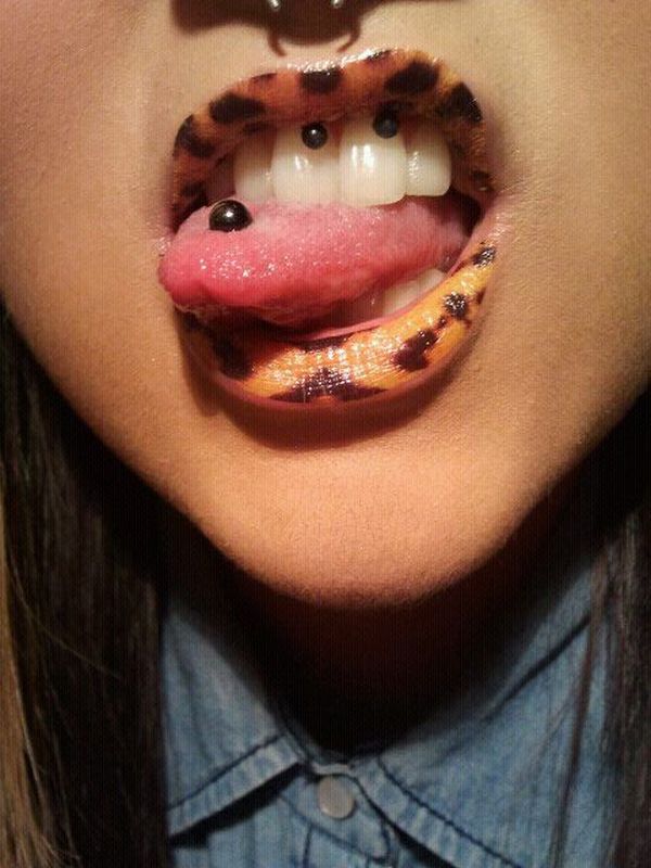40 conceptions et idées de tatouage sexy pour les lèvres créatives Aphrodisiac Kisses (2019
