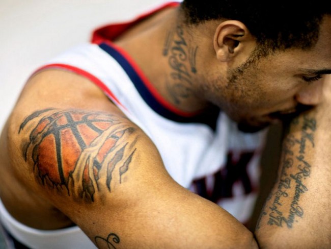 tatouage de basket-ball