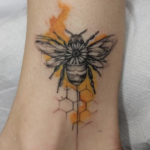 tatouage d'abeille