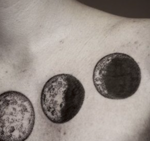 tatouage de lune noire
