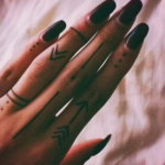 tatouages ​​​​au doigt