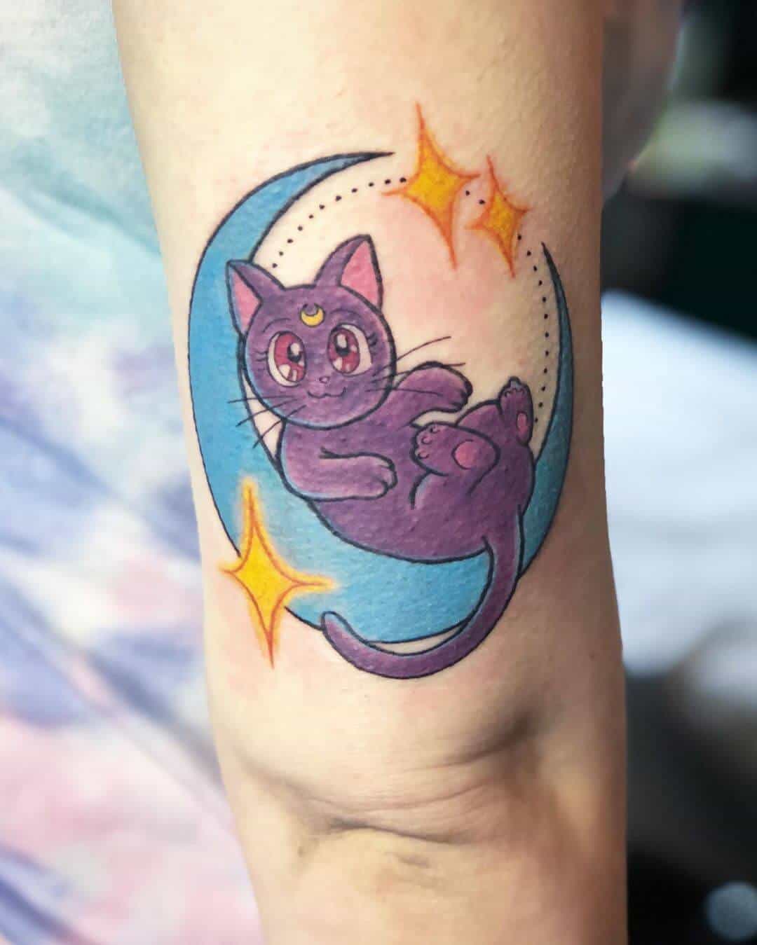 tatouage luna sailor moon sur le bras
