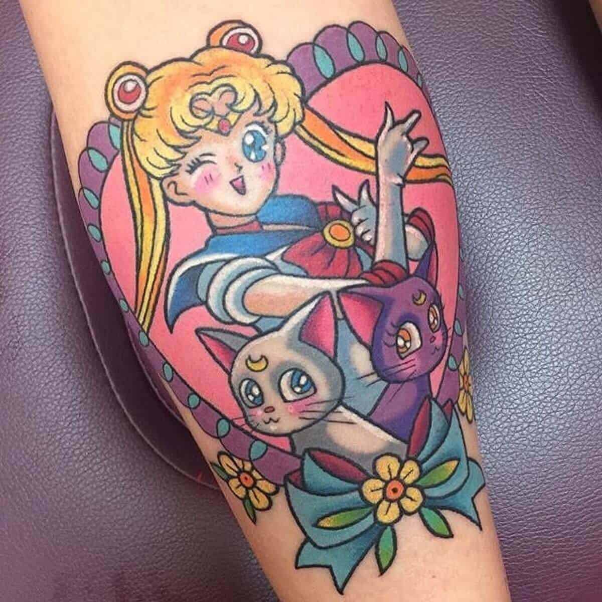 tatouage de lune marin sur le bras
