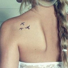 tatouage à l'épaule