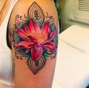 tatouage de bras de fleur